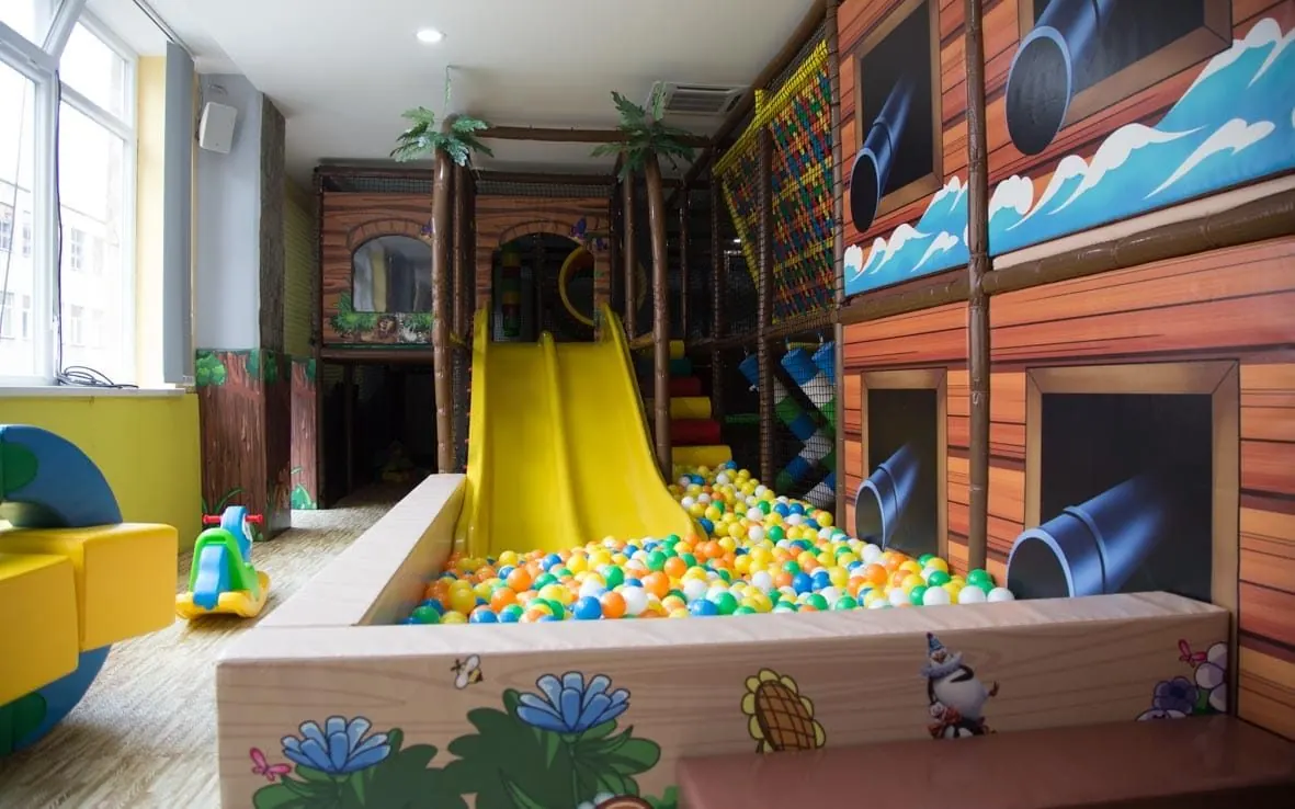 Indoor-Spielplatz Olympland mit Klettergerüsten