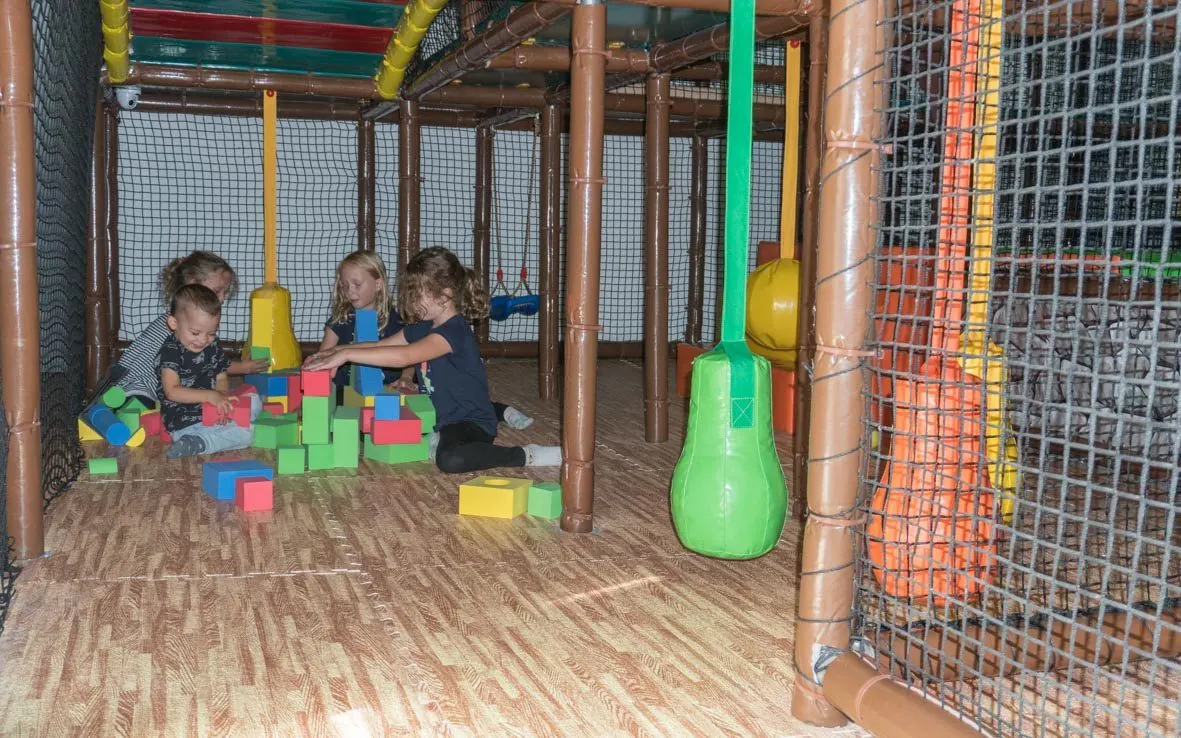 Hraní pro nejmenší na dětském hřišti Olympland